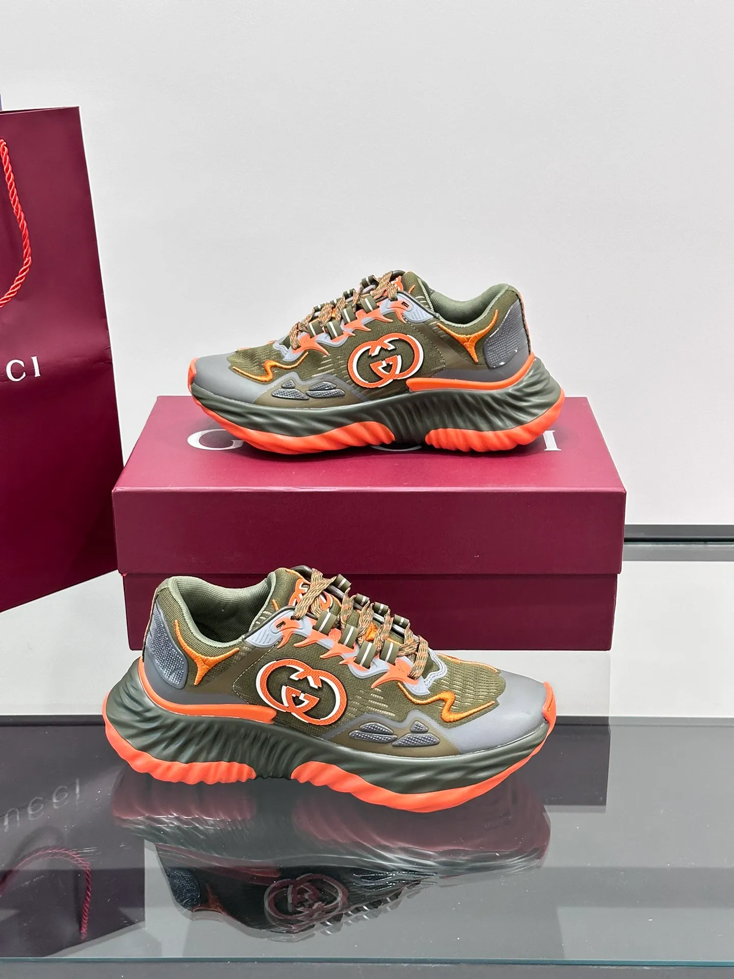 Men's Men's Shoes💰p760 "Gucc*" Ri Men's Men's Shoes💰p Men's Men's Shoes💰ple Series 2024ss👫Couple Style Casual Sports Shoes, buy the original and accurately reproduce it! Restore the quality of details, Gucci Ri men's shoes 💰p men's shoes 💰ple series sports shoes are made with innovative stitching technology to create a flowing texture like water. The leather design is paired with three-dimensional interlocking Double G leather patches and Gucci letter metal accessories, creating a free flowing texture of the entire shoe with a 3D effect. A classic and versatile piece that feels super comfortable on your feet! Male 39-44 Female 35-39